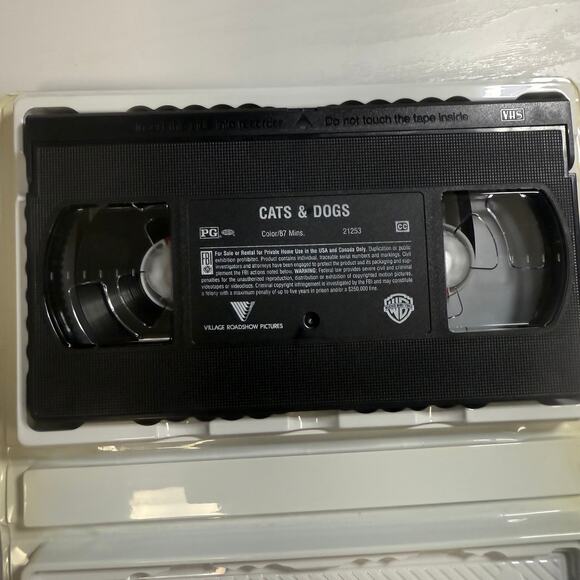 Cats & Dogs (2001) VHS Tape with Clamshell Case – Tested & Working - Picture 3 of 3